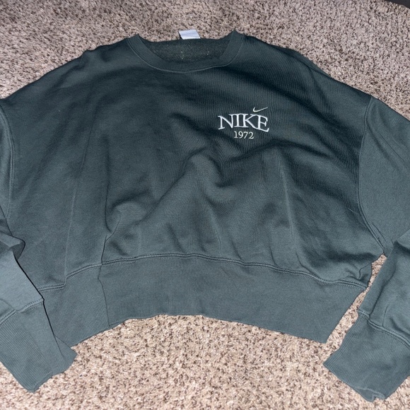 Nike sweater - Picture 1 of 1